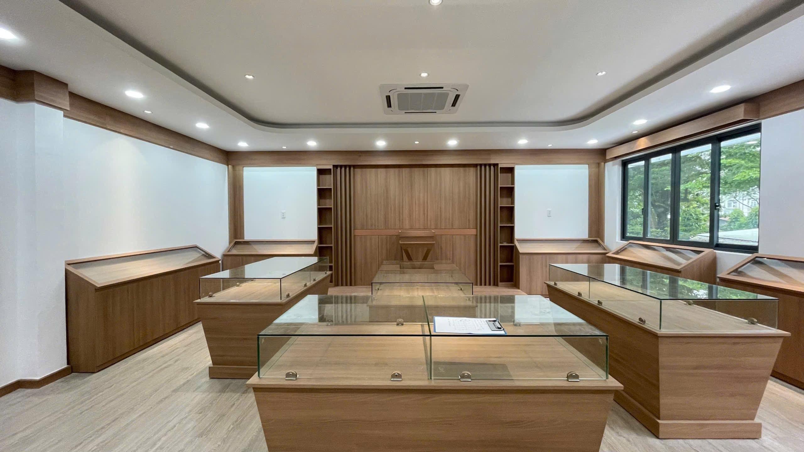 Showroom trưng bày, Nội thất bán lẻ — Nội thất · DAN ASE